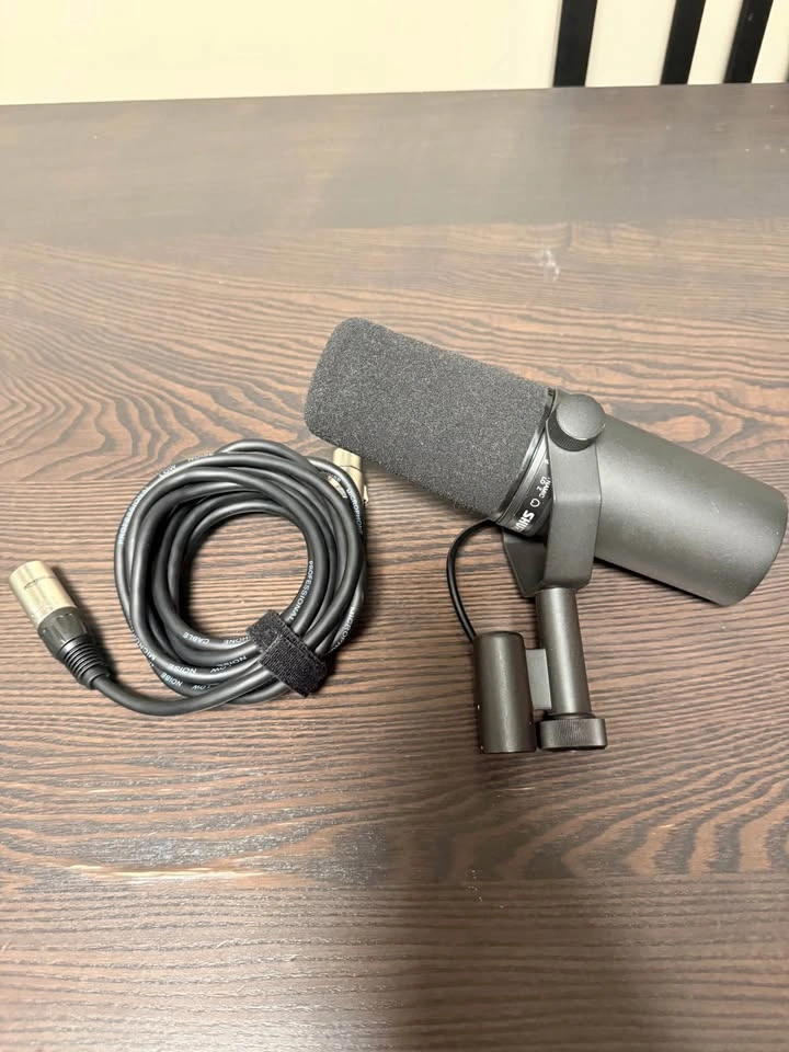 Shure SM7B Studio Microphone with 10ft XLR Cable - photo 2