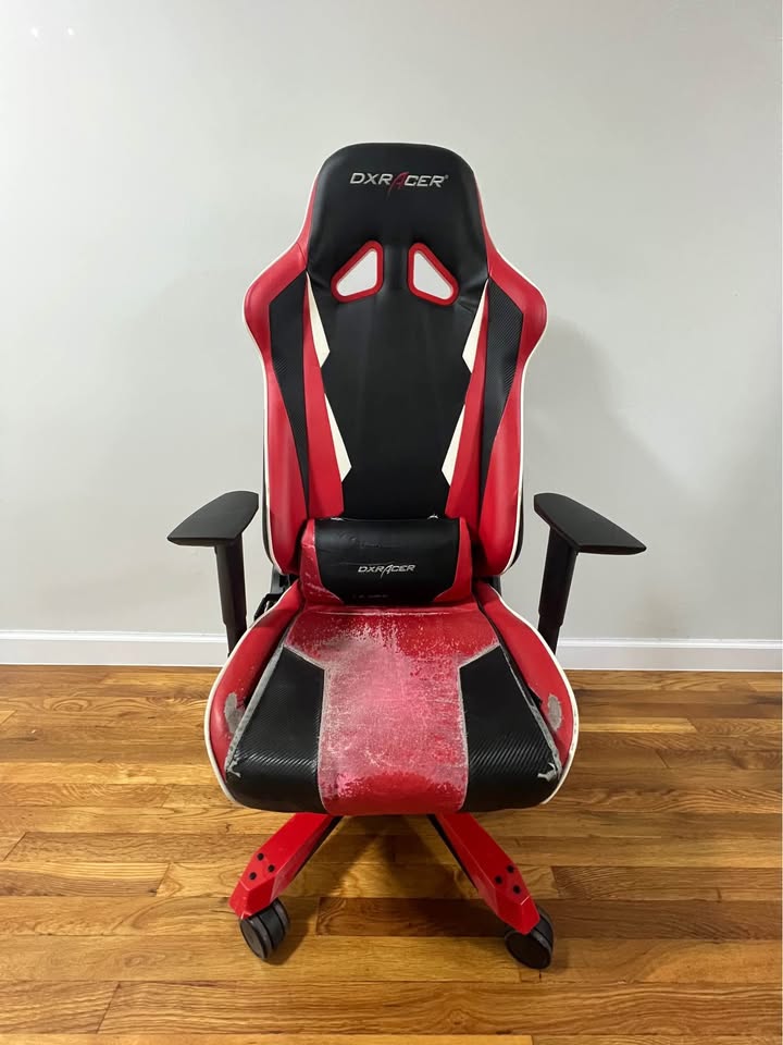 Gaming Computer Chair and Desk - photo 5