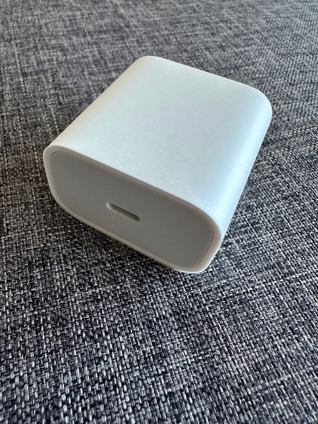 Apple 20W USB-C Power Adapter – Brand New - photo 2