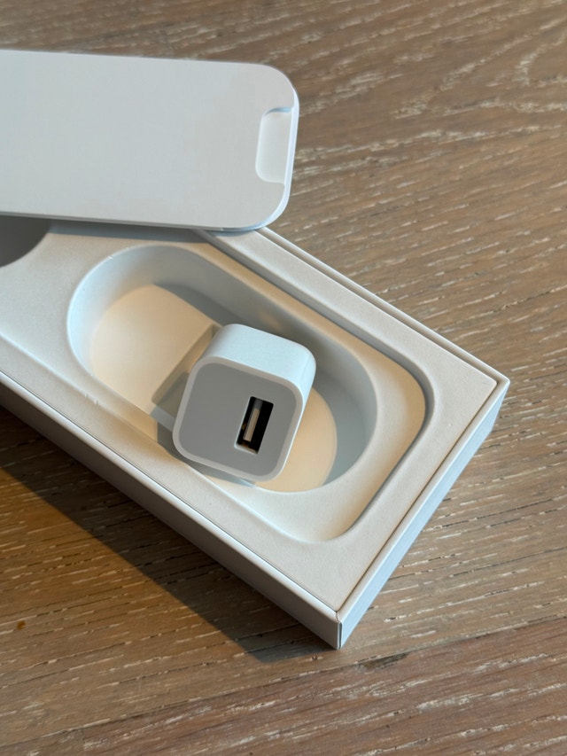Apple 5W USB Power Adapter – Brand New