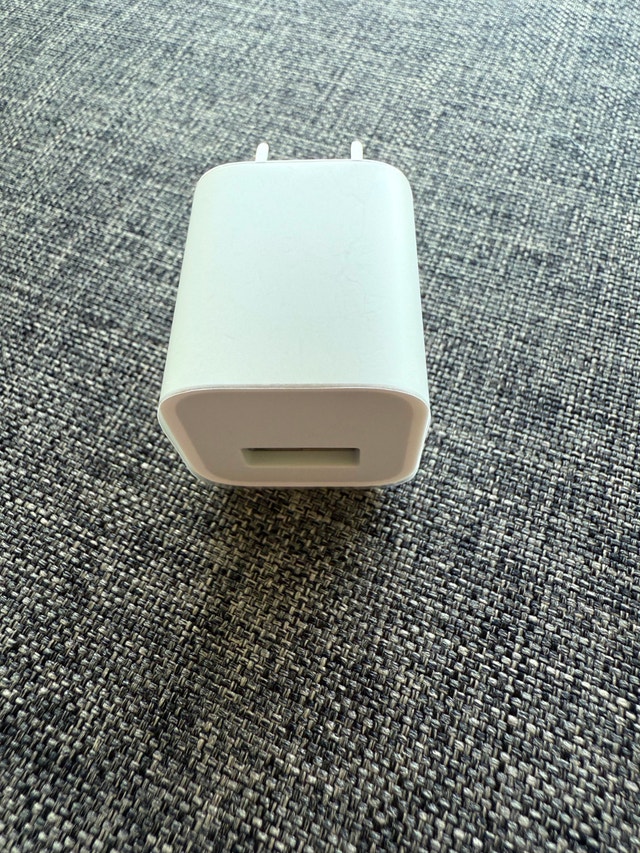Apple 5W USB Power Adapter – Brand New - photo 4