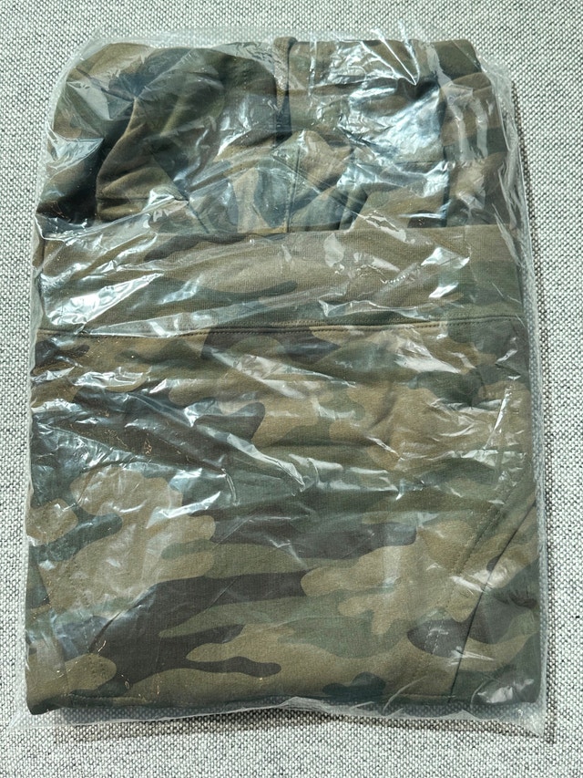 Big Bass Dreams Camo Hoodie – Men’s L – Brand New - photo 5