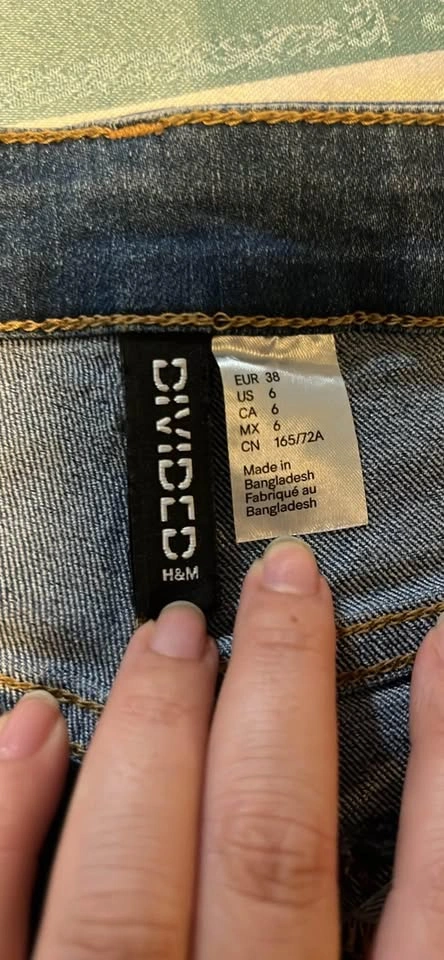 New H&M high-waisted size 6 jean shorts - photo 3