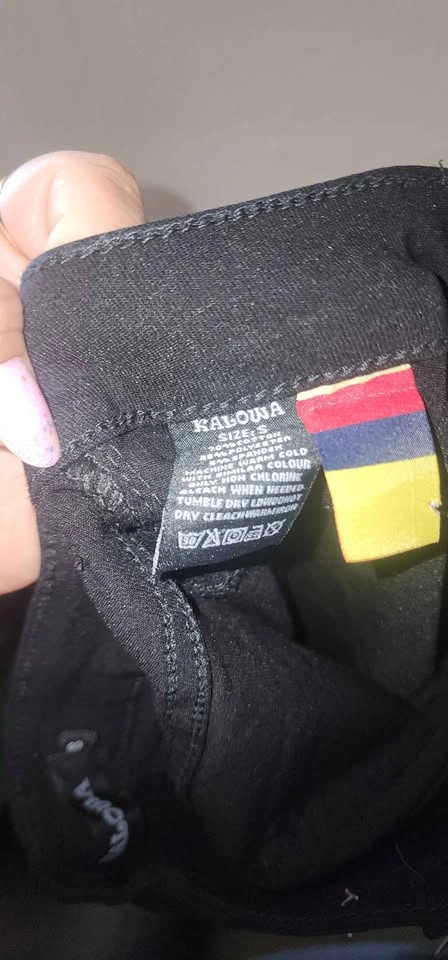 Kalowa Women's black stretchy shorts - photo 5