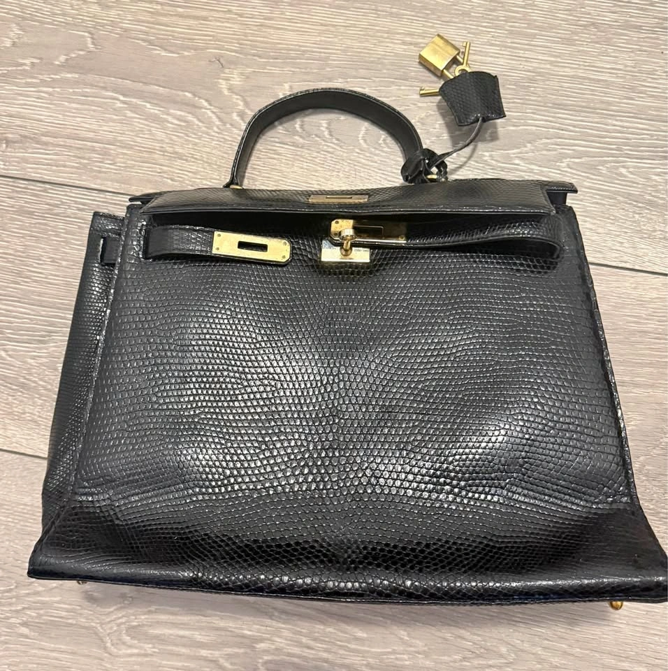Black Lizard Print Handbag w Gold Hardware & Lock