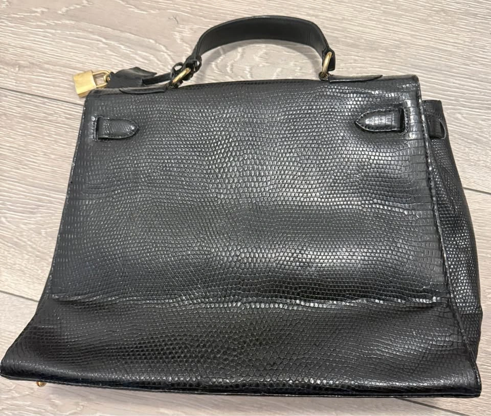 Black Lizard Print Handbag w Gold Hardware & Lock - photo 2