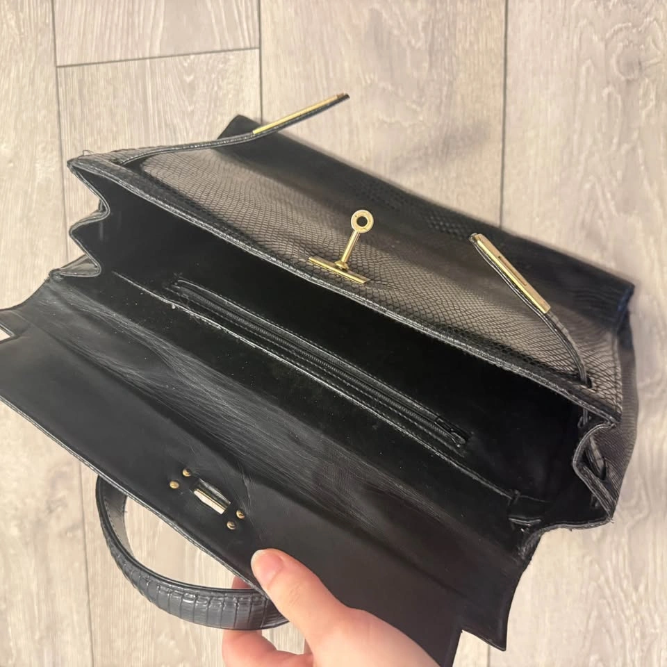 Black Lizard Print Handbag w Gold Hardware & Lock - photo 3