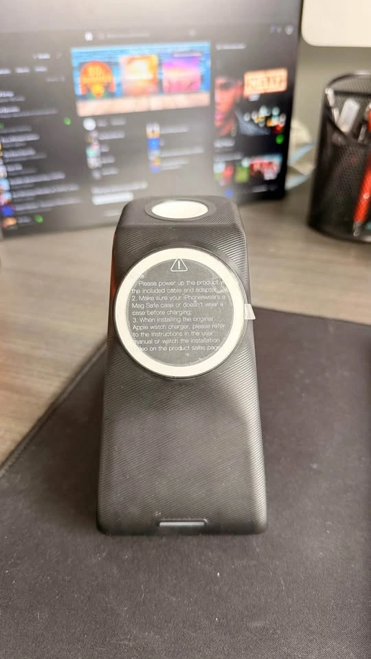 Foldable Magnetic Wireless Charger Stand for Apple Devices - photo 2