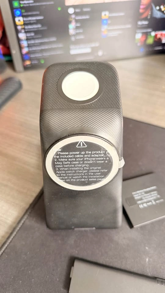 Foldable Magnetic Wireless Charger Stand for Apple Devices - photo 3