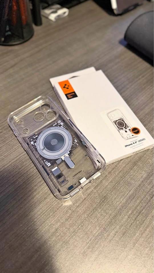 iPhone 17 Pro Max - Spigen Ultra Hybrid MagFit Case