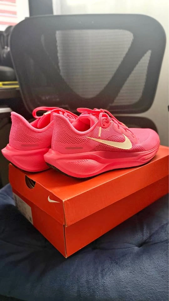 Nike Air Zoom Pegasus 41 - Size Women’s 8