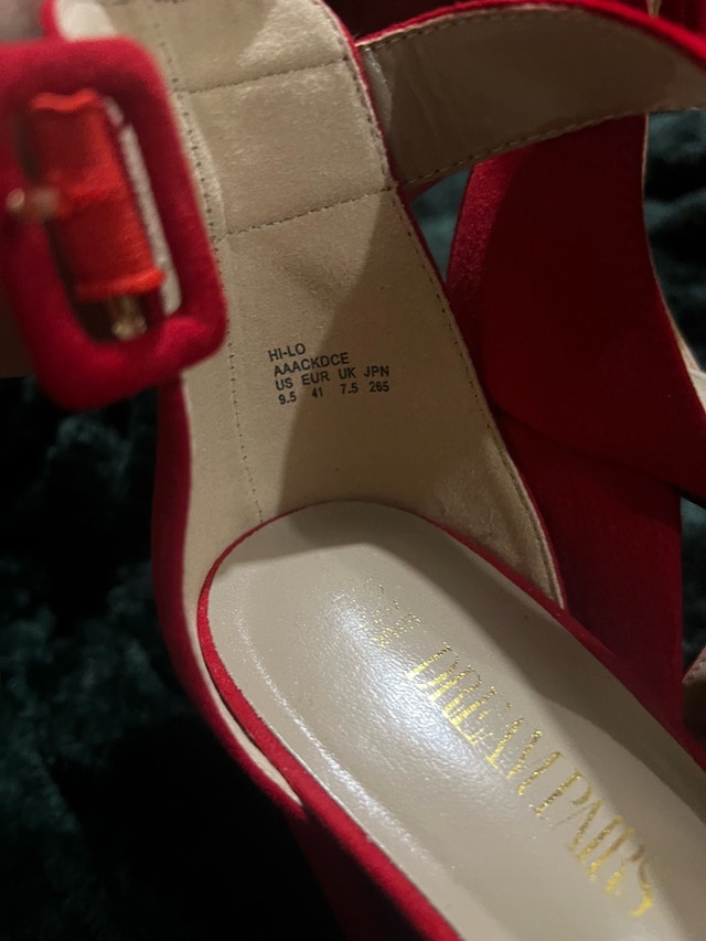 RED HIGH HEELS - photo 2