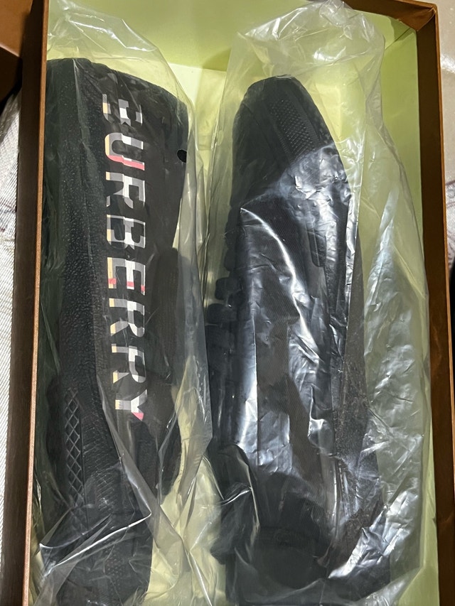 Burberry Shoes (MEN)