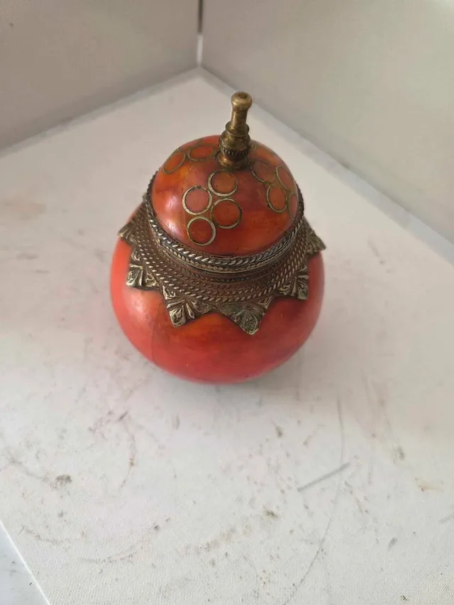 Bakelite coral Trinket Jar thumbnail