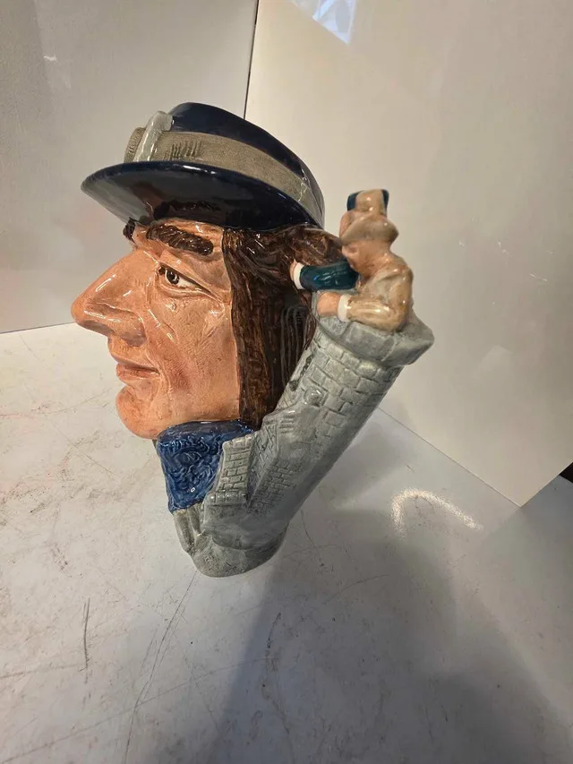 Royal Doulton Gulliver Toby Jug image indicator(3)