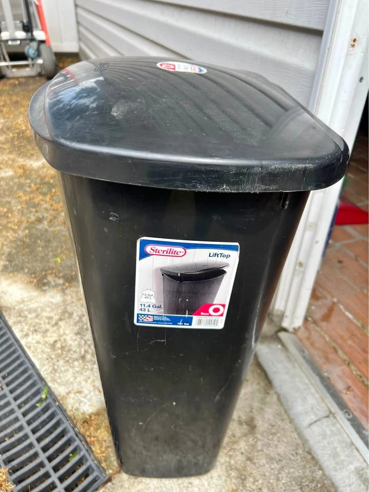 Sterilite Wastebasket SWINGTOP BLK 11 Gal-old