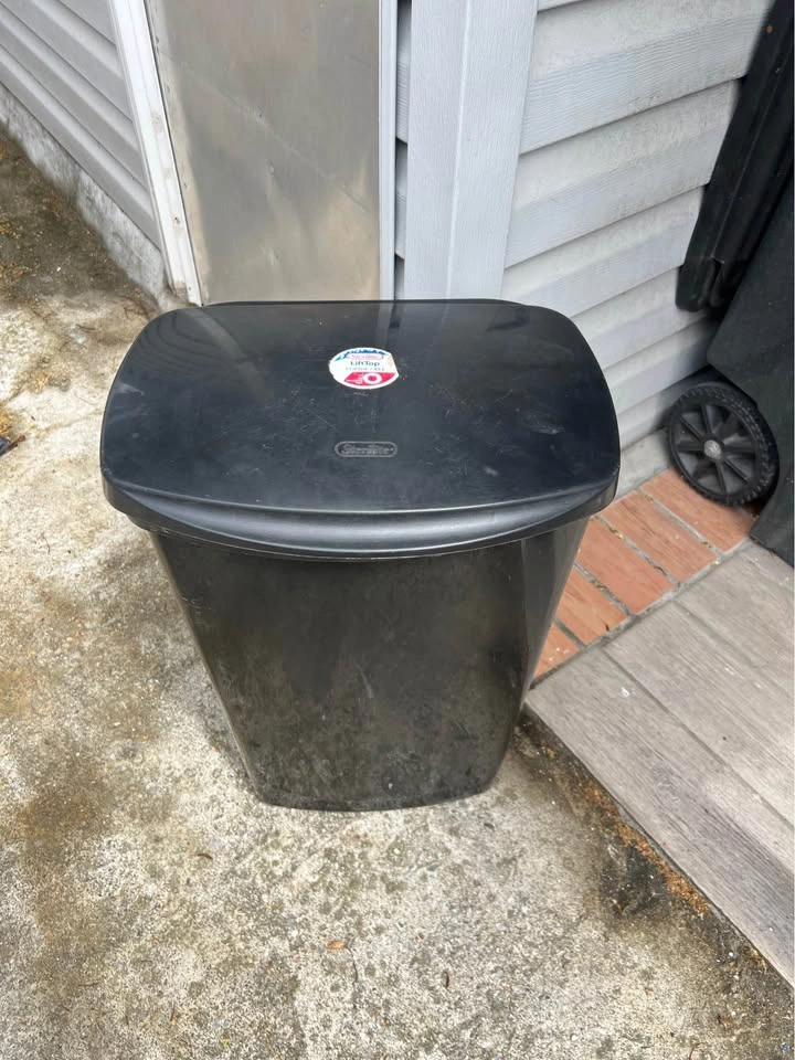Sterilite Wastebasket SWINGTOP BLK 11 Gal-old - photo 3