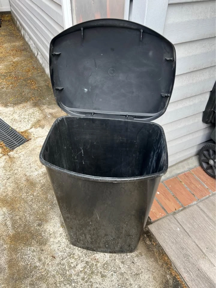 Sterilite Wastebasket SWINGTOP BLK 11 Gal-old - photo 4