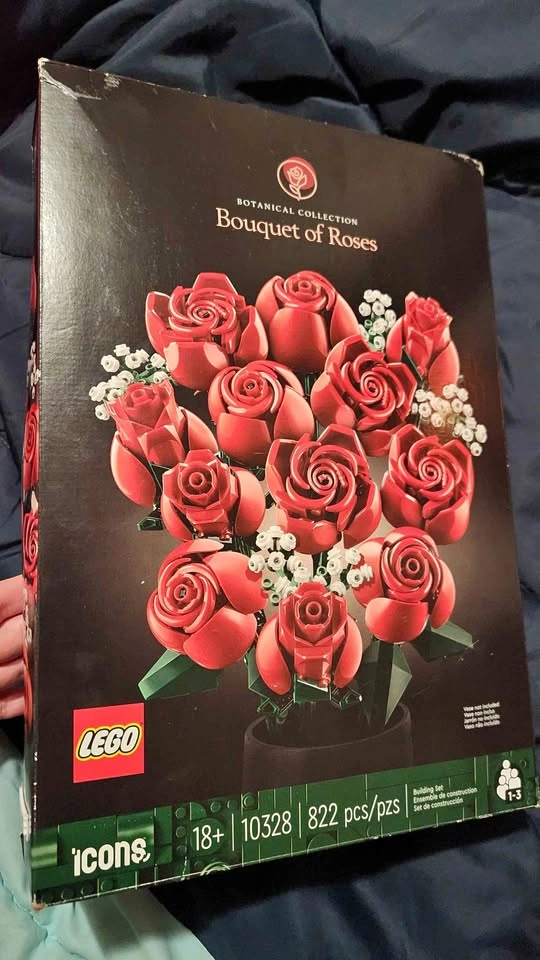 LEGO Icons Bouquet of Roses (10328) - 90% Built