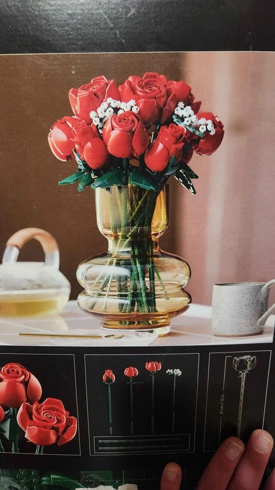 LEGO Icons Bouquet of Roses (10328) - 90% Built - photo 2