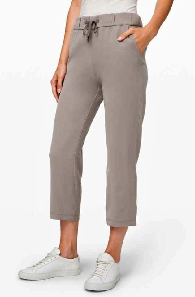 Lululemon On The Fly Crop Woven 23" Carbon Dust Women 6