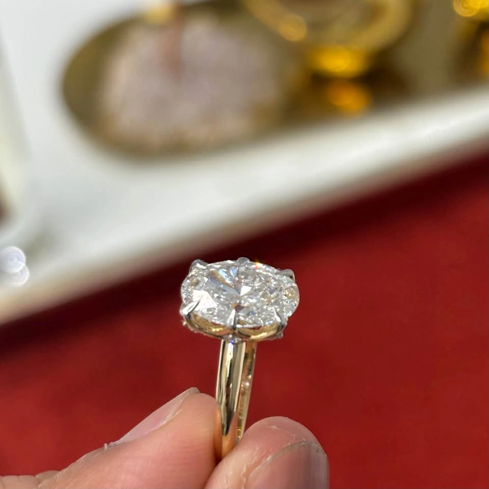 2.5 CT Oval Lab-Grown Diamond Ring – IGI Certified | 14K Gold - photo 2