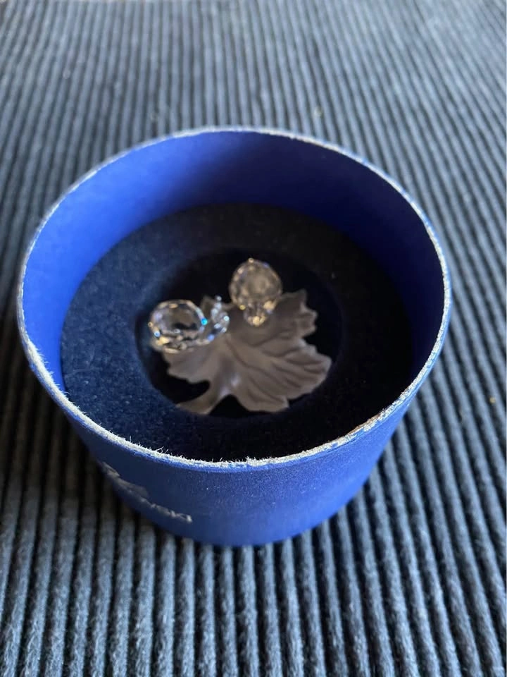 Retired Swarovski Crystal Baby Snails on Leaf Figurine - photo 2