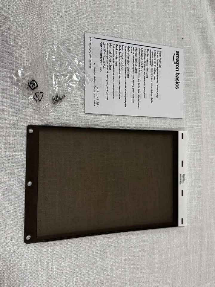 BRAND NEW Amazon Basics Dog and Cat Door Replacement Flap - photo 3