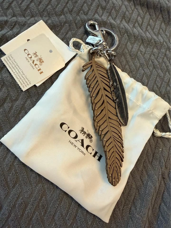 COACH Leather Feather & Silver Metal Keychain Bag Charm - photo 3