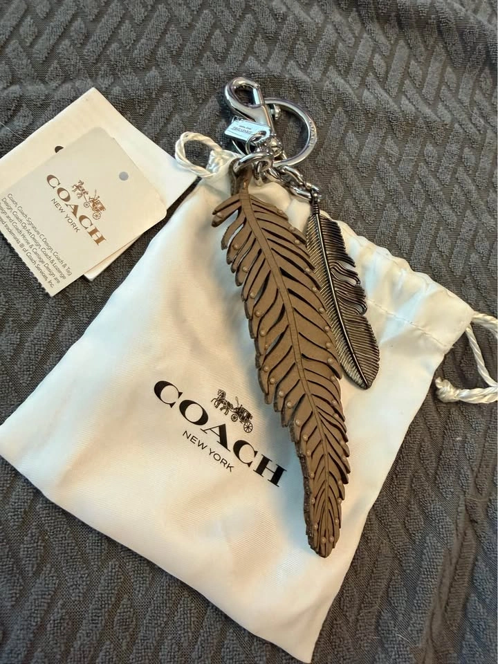 COACH Leather Feather & Silver Metal Keychain Bag Charm - photo 5