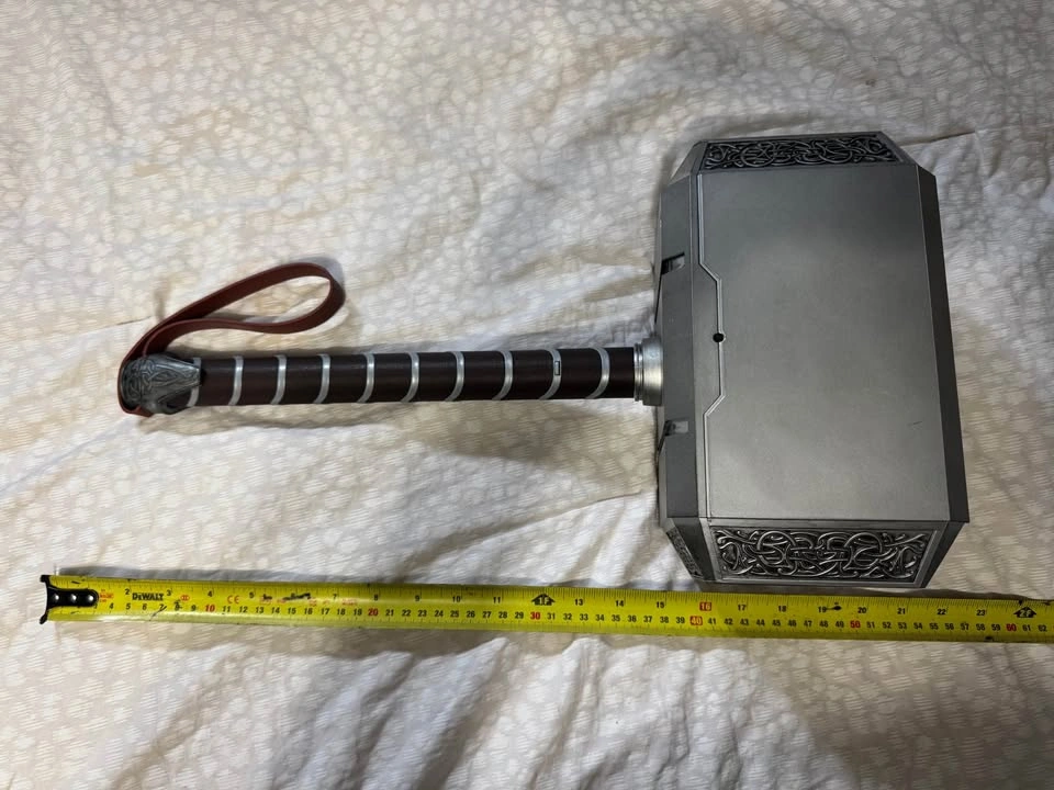 Thor's Hammer Marvel Legends - photo 2