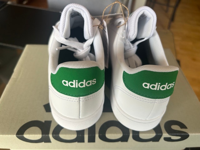 Brand New Adidas Advantage K Sneakers Tennis Shoes