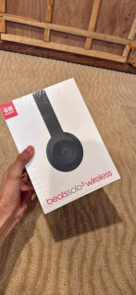 Beats Solo 3 Wireless Headphones – Brand New (40hr Battery)