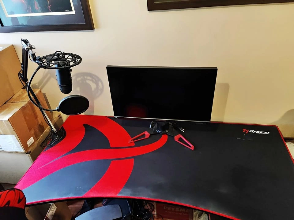 Arozzi Arena Gaming Desk - Black