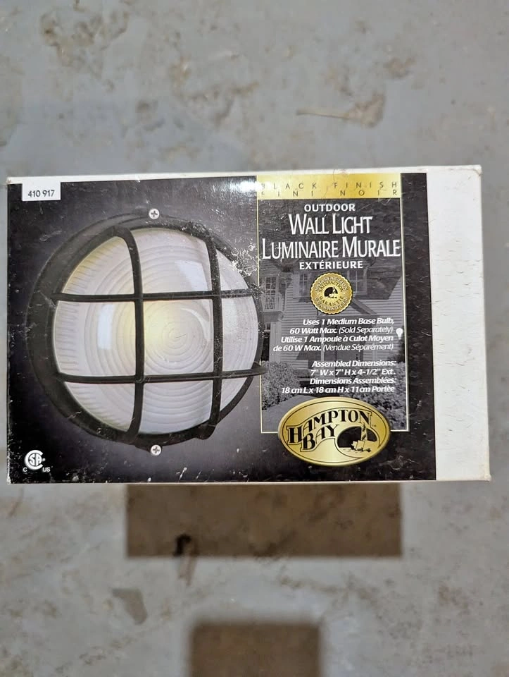 Hampton Bay Outdoor Wall Light - New in Box - Round 7x7'