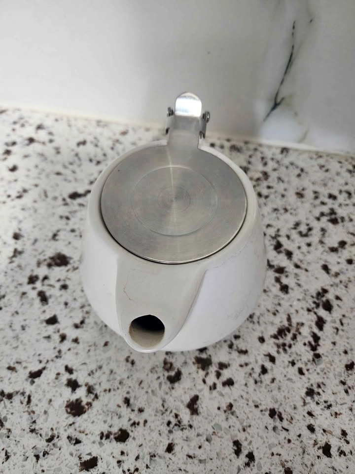 Cordon Bleu BIA White Ceramic Teapot with Infuser
