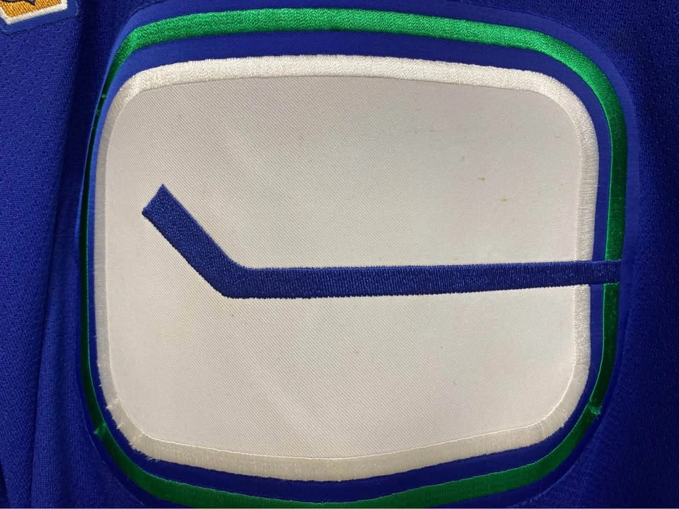 Retro CCM Vancouver Canucks NHL Hockey Jersey - photo 4