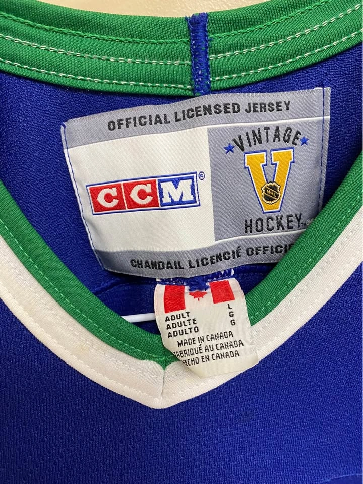 Retro CCM Vancouver Canucks NHL Hockey Jersey - photo 5