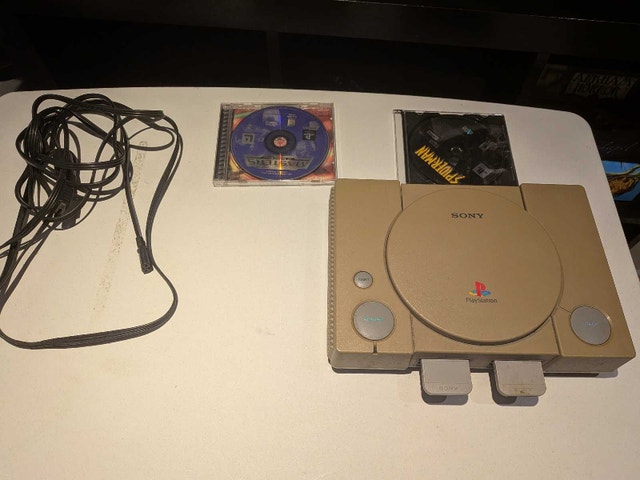 Working PS1 (SCPH-7501) & 2 Games (No controllers)