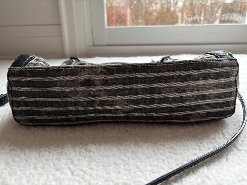 GUESS Vintage Y2K Washed Denim Shoulder Bag - photo 5