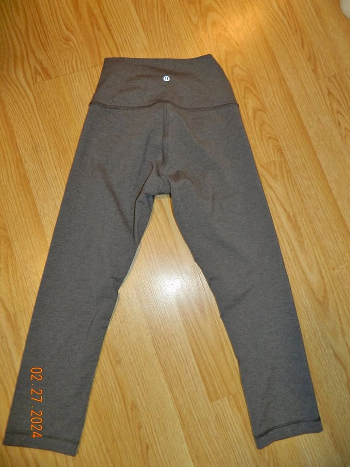 LULULEMON WUNDER UNDER CROP HI RISE 21" Size 6