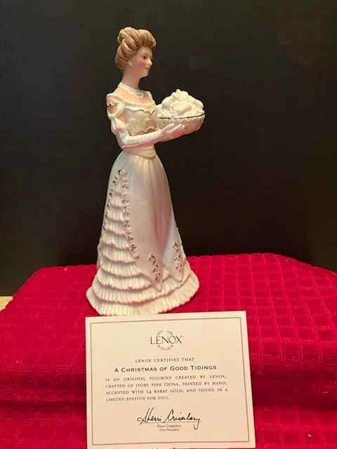 2010 Lenox Christmas of Good Tidings Figurine 9" - photo 2