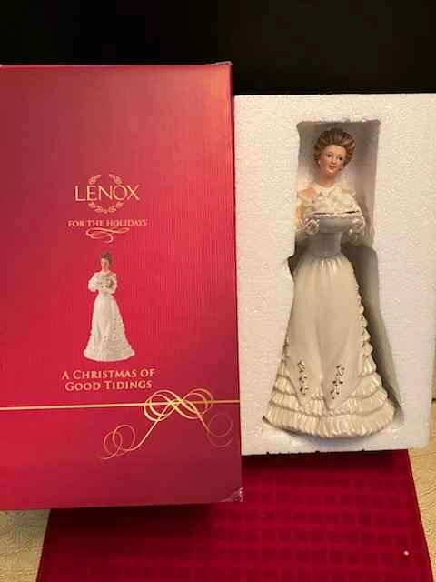 2010 Lenox Christmas of Good Tidings Figurine 9" - photo 3