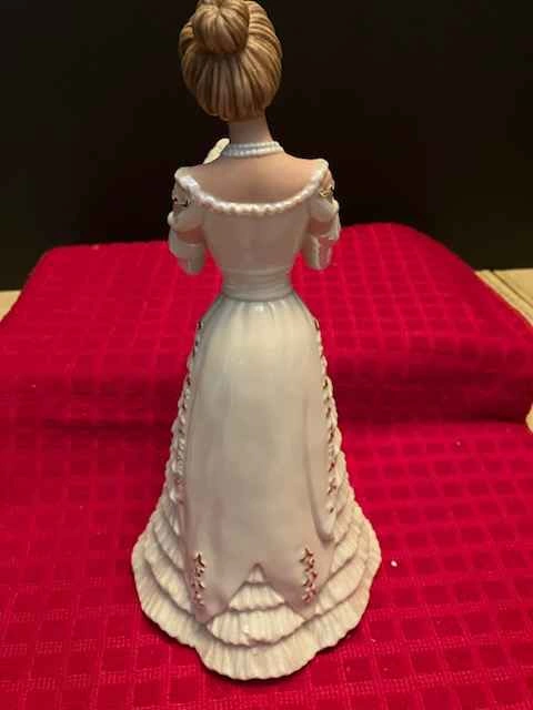 2010 Lenox Christmas of Good Tidings Figurine 9" - photo 5