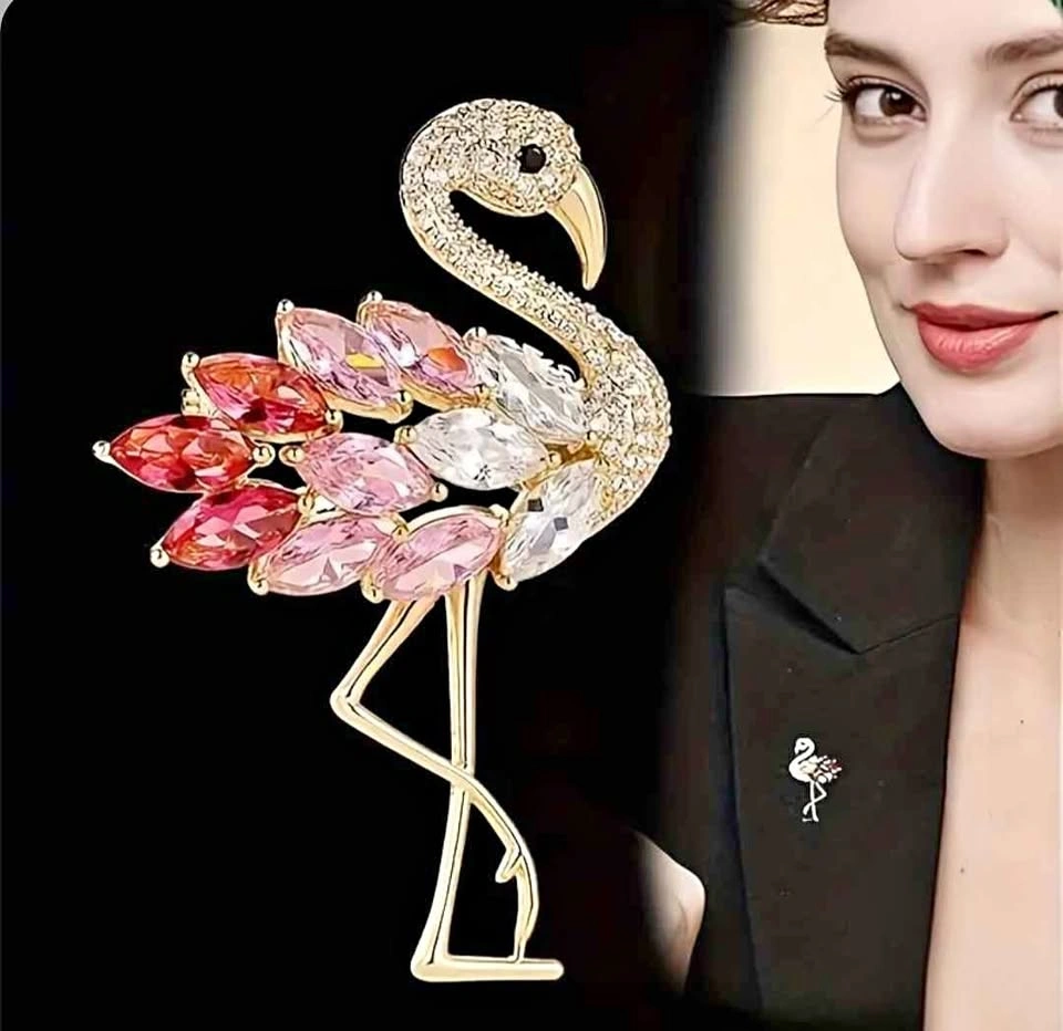 Elegant 18K Gold Plated Flamingo Pin with Rhinestones