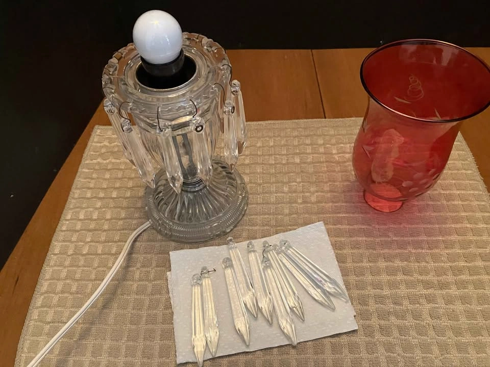 1940s Vintage Crystal Drops Rose Hurricane Dresser Lamp - photo 3
