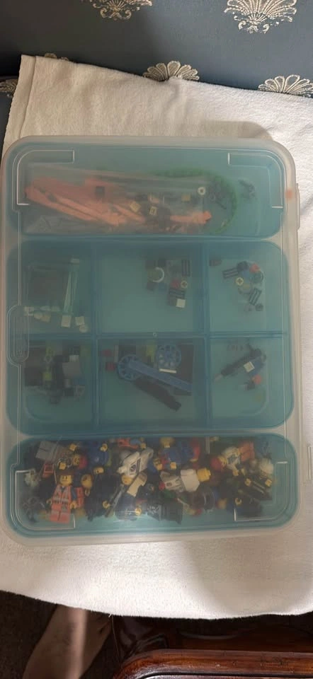 LEGO Bricks Minifigures Manuals Lot - photo 2