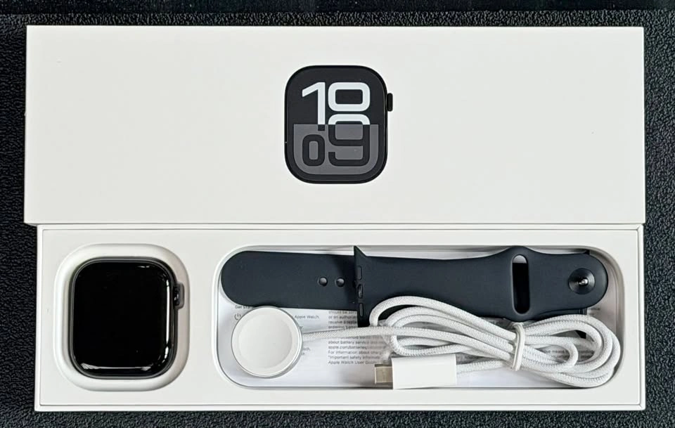 Jet Black 46mm Apple Watch Series 10 (GPS) - 94% Battery Health