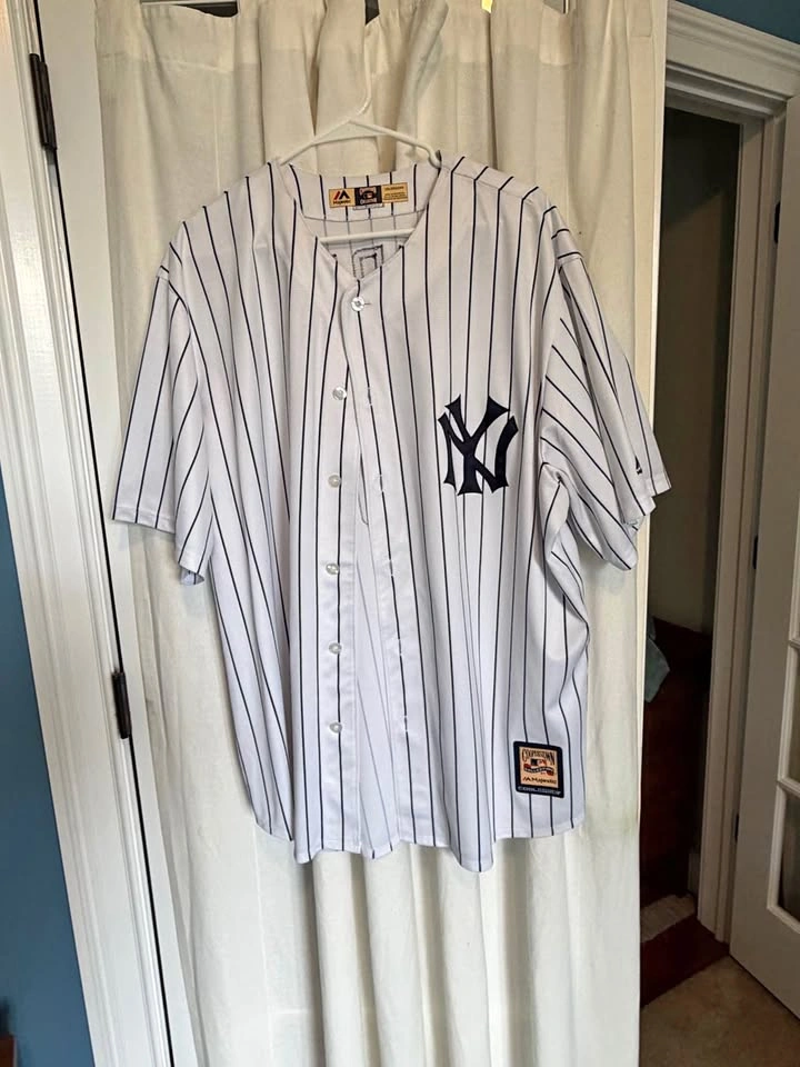 Majestic Cooperstown Yogi Berra #8 NY Yankees Jersey - 2XL