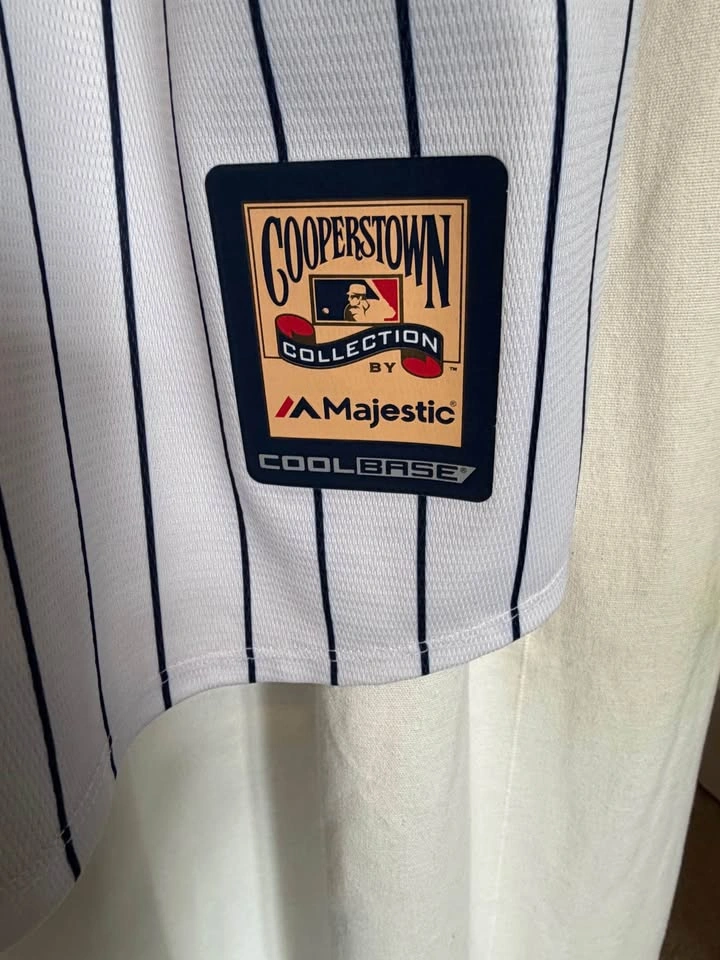 Majestic Cooperstown Yogi Berra #8 NY Yankees Jersey - 2XL - photo 5